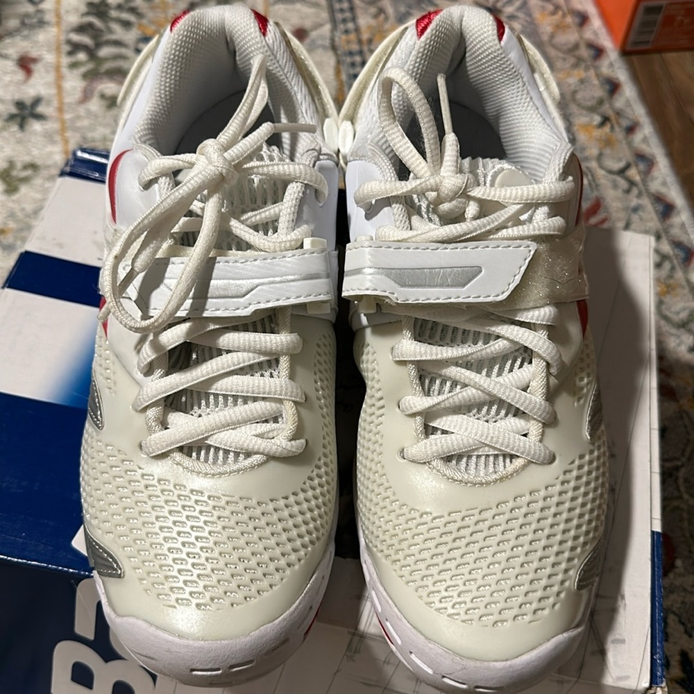 Women’s Babolat tennis shoes size 5 1/2